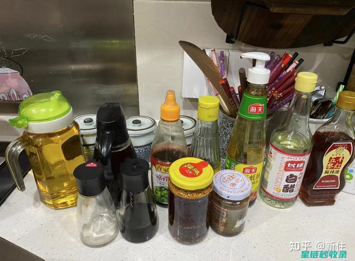 厨房清洁小窍门：锅盖油污不再烦恼 (厨房清洁小窍门之油烟机清洗妙招)