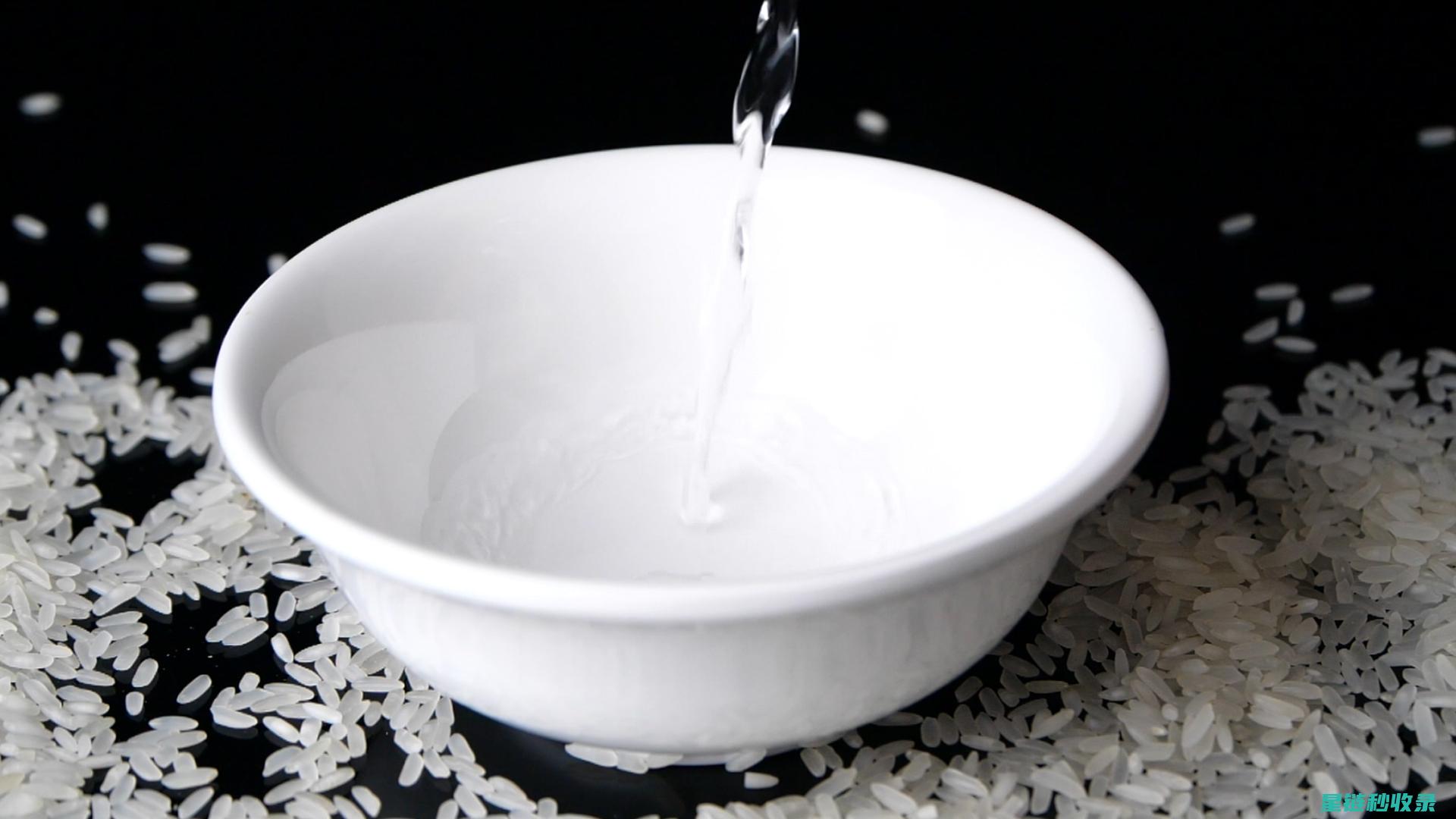 白醋妙用：去除厨房顽固污渍 (白醋去癍吗)